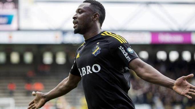 阿尔希拉尔进攻端火力强劲，欲破曼联防线