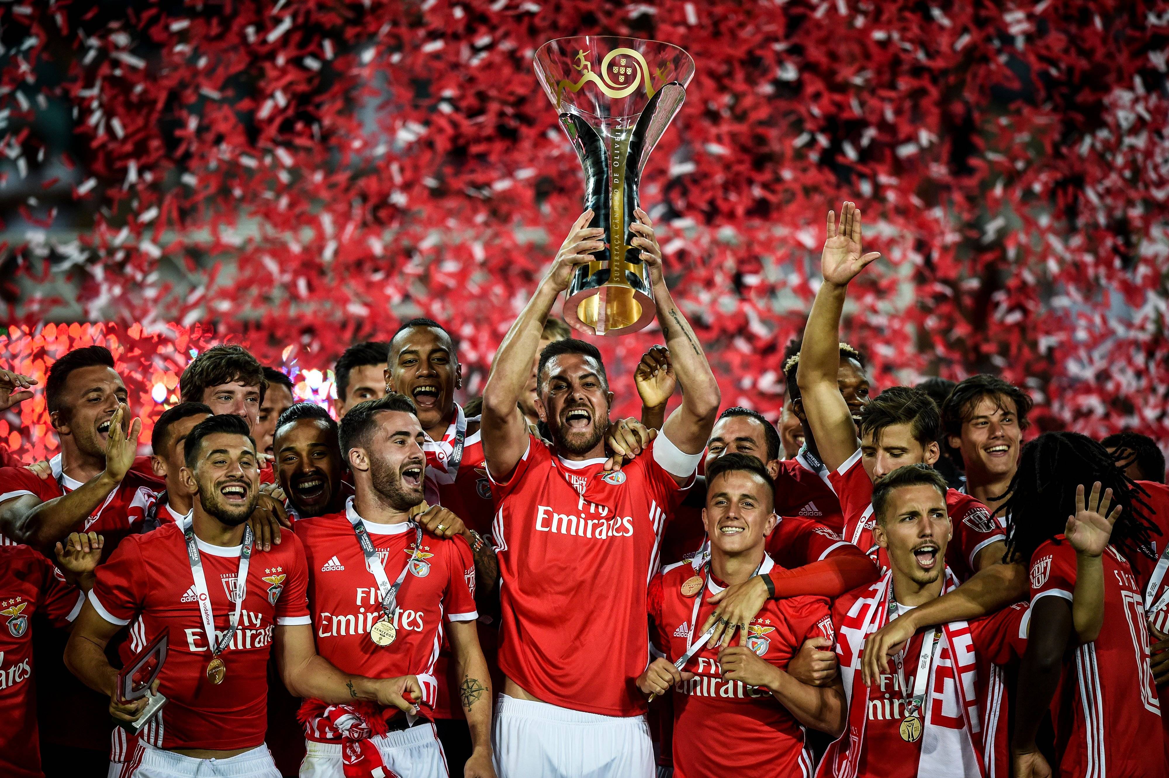 米兰体育登录-克罗地亚队在比赛中展现出强大实力，晋级