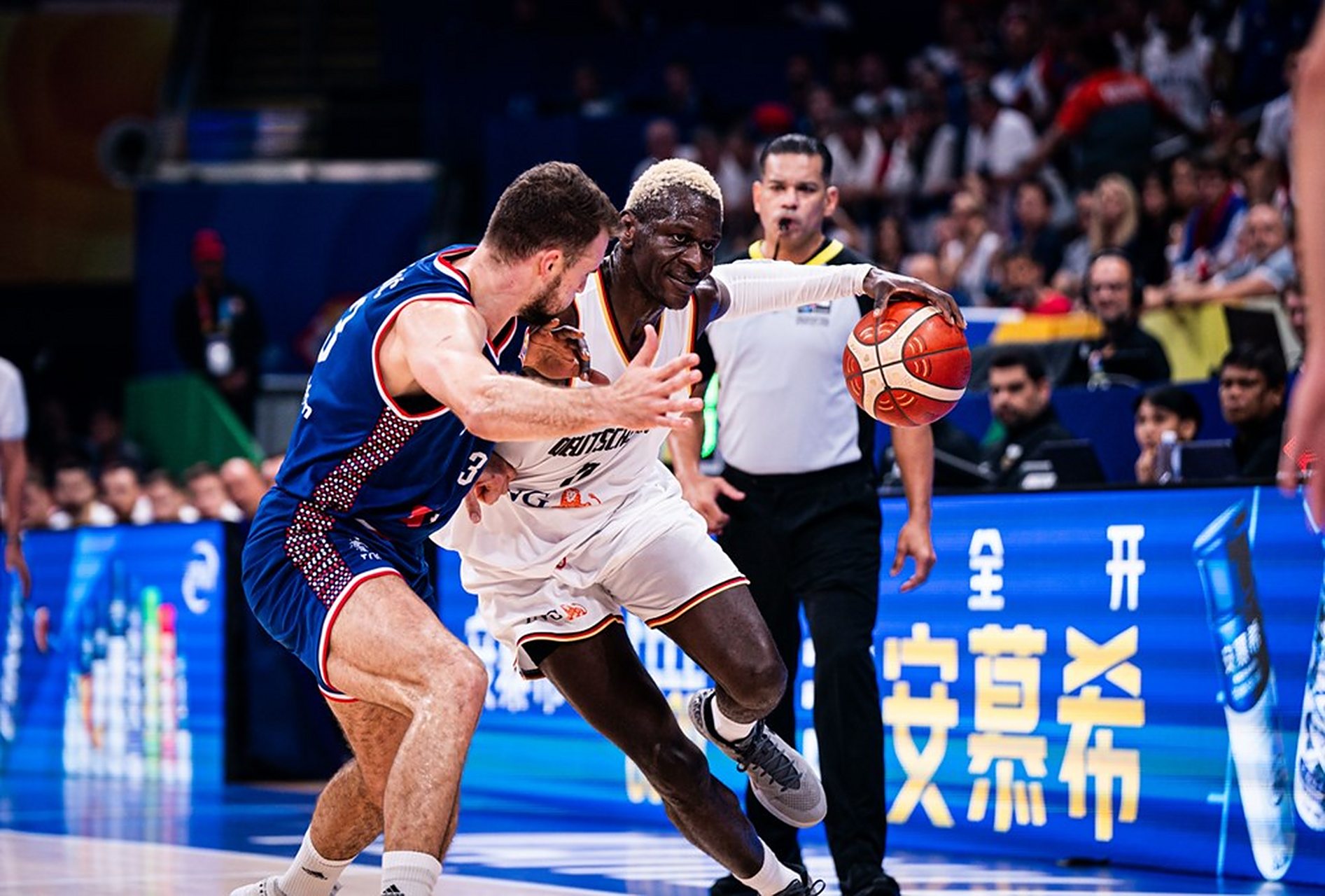 塞尔维亚队在比赛中力克对手获得出线资格