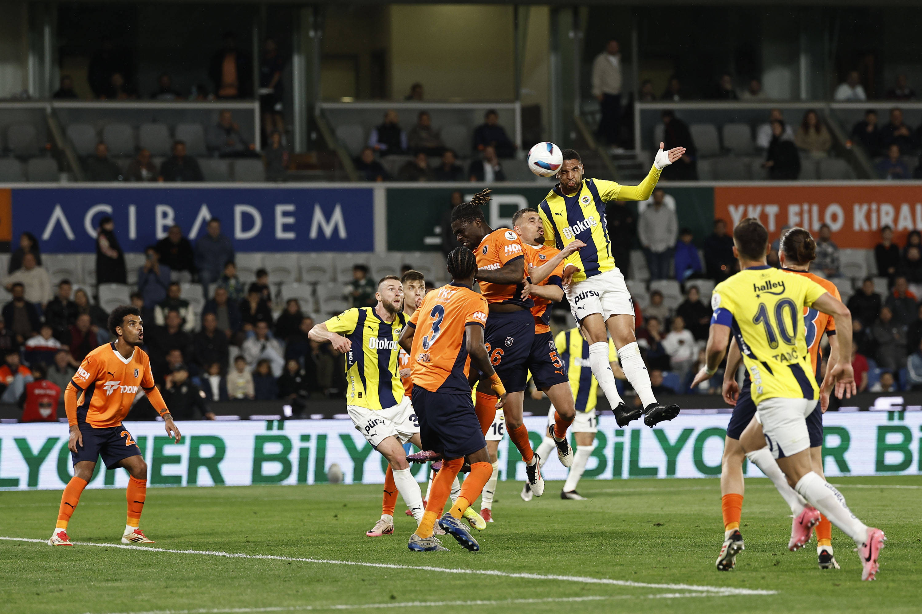 米兰体育直播-阿贾克斯翻盘曼城，勇夺关键胜利