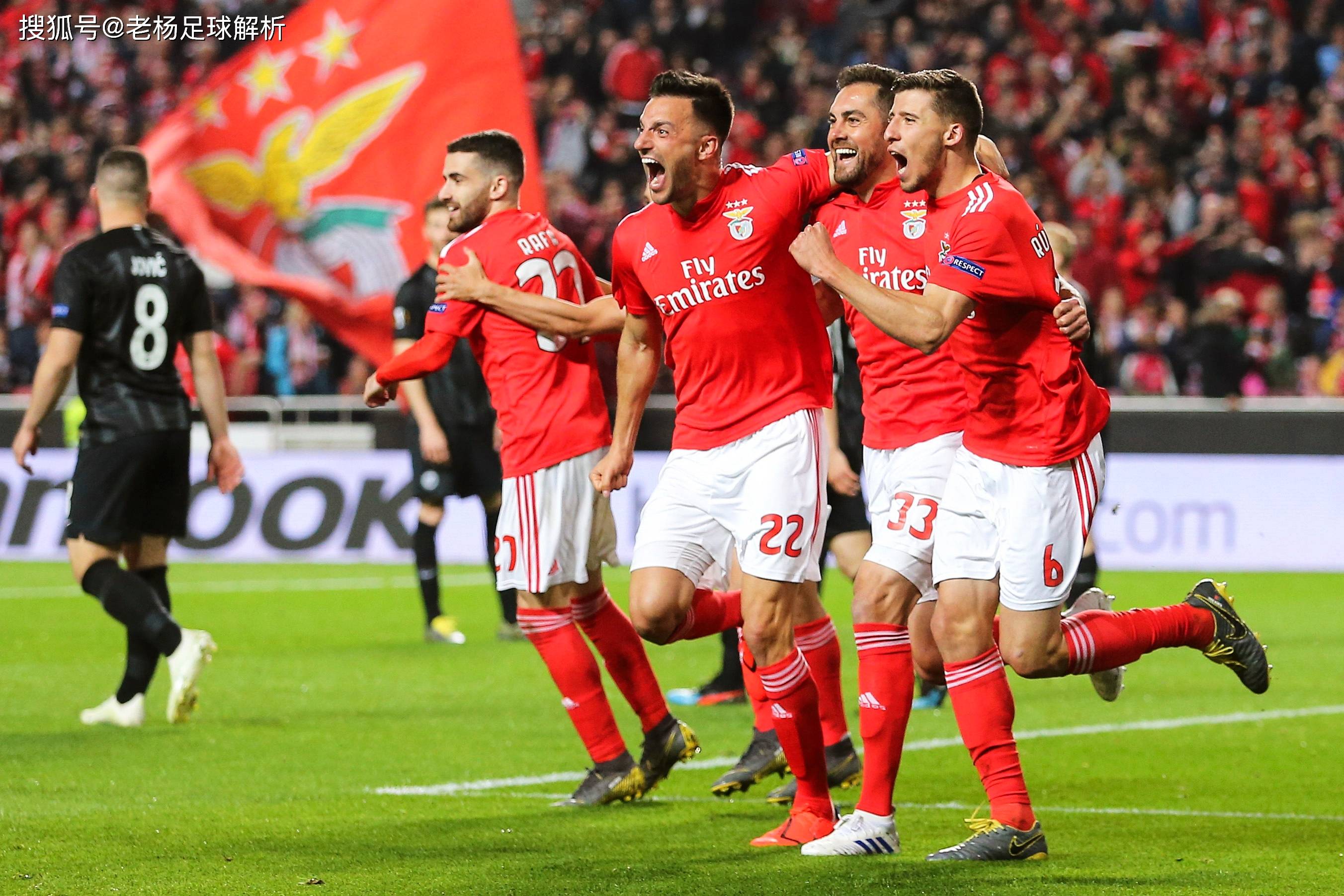 包含亚洲足球赛事激烈角逐，国内球队奋勇拼搏的词条