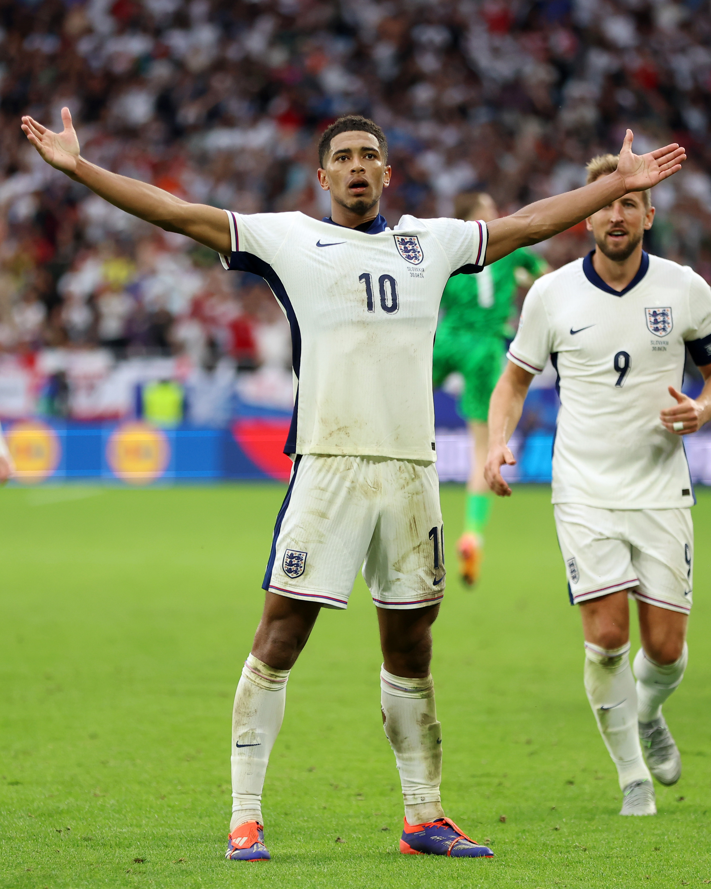 英格兰队逆转胜,晋级欧预赛决赛的简单介绍 英格兰队逆转胜,晋级欧预赛决赛的简单介绍