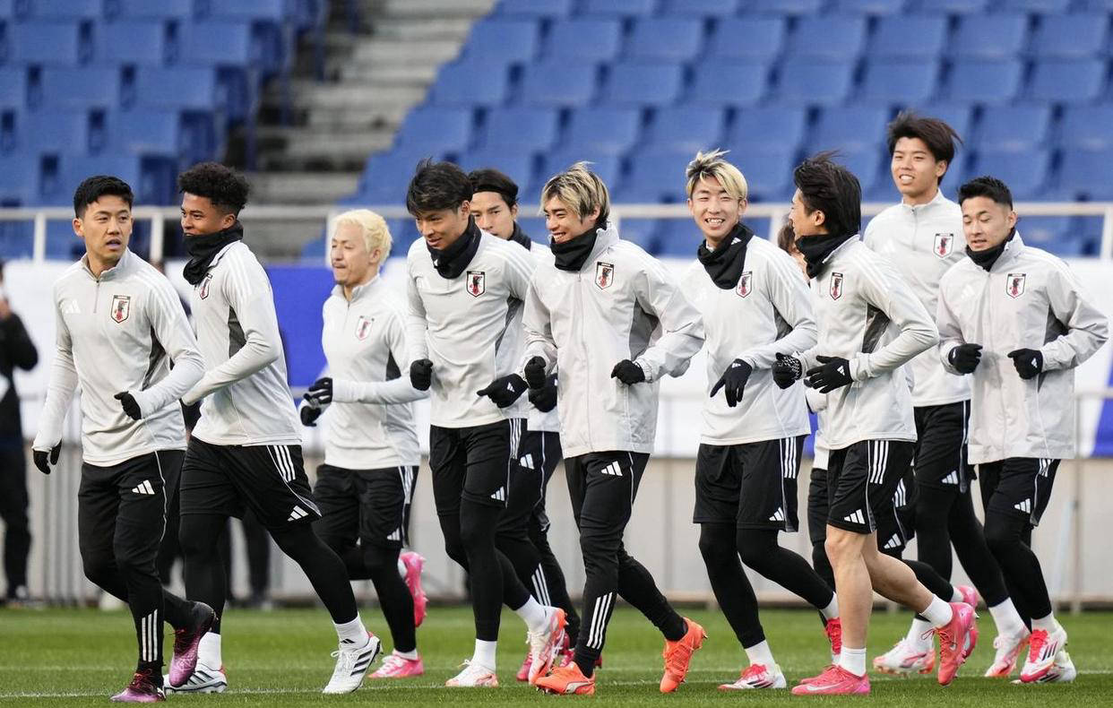 队伍在比赛中展现出强大的实力 队伍在比赛中展现出强大的实力