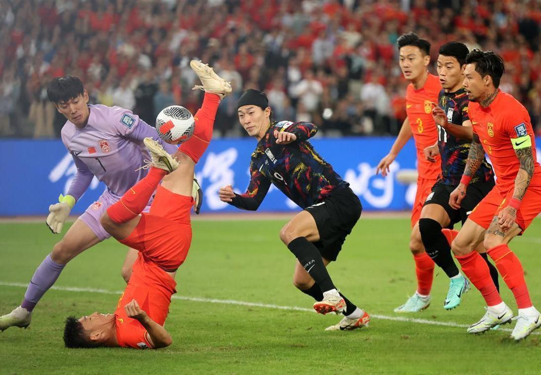 战胜困难，国内足球队展示出色比赛实力的简单介绍