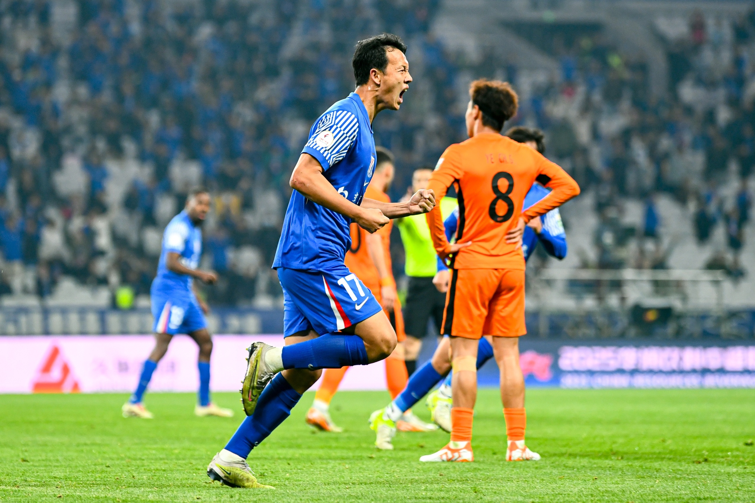 包含深圳佳兆业主场击败上海绿地申花，取得胜利的词条