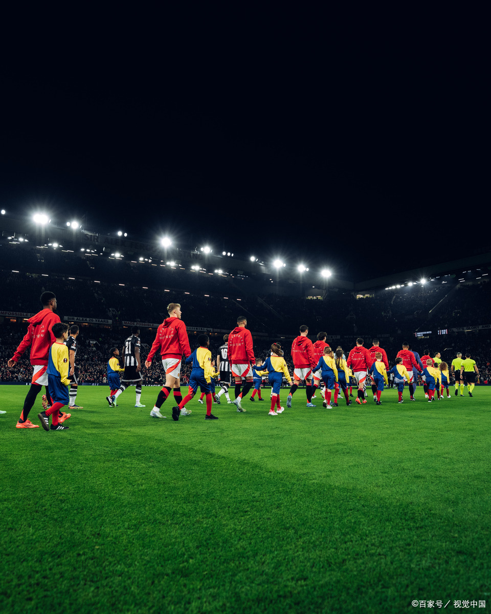 关于一场充满激情的足球盛宴，场面火爆引人瞩目！的信息