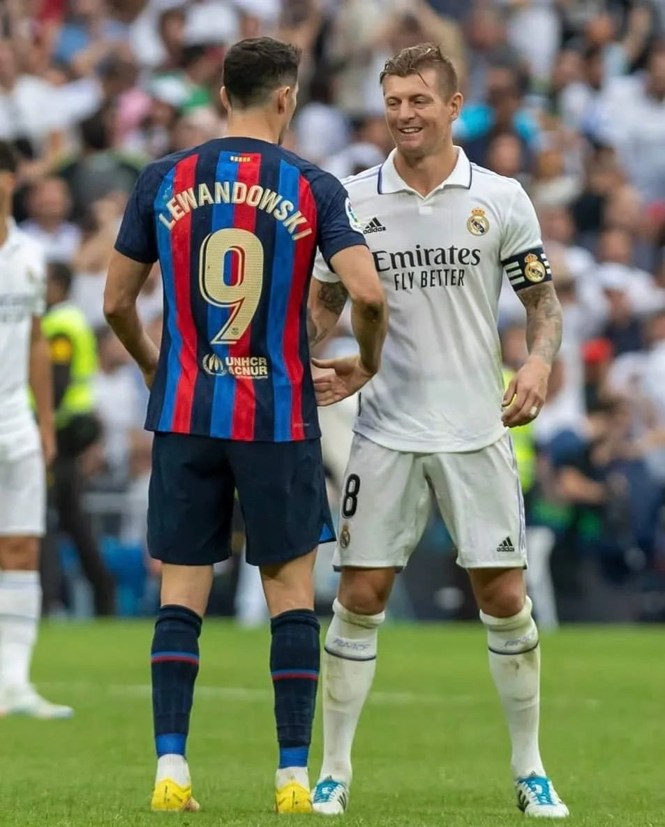 米兰体育官网app-西甲强强碰撞：巴塞罗那对阵皇家马德里引爆球迷热情的简单介绍