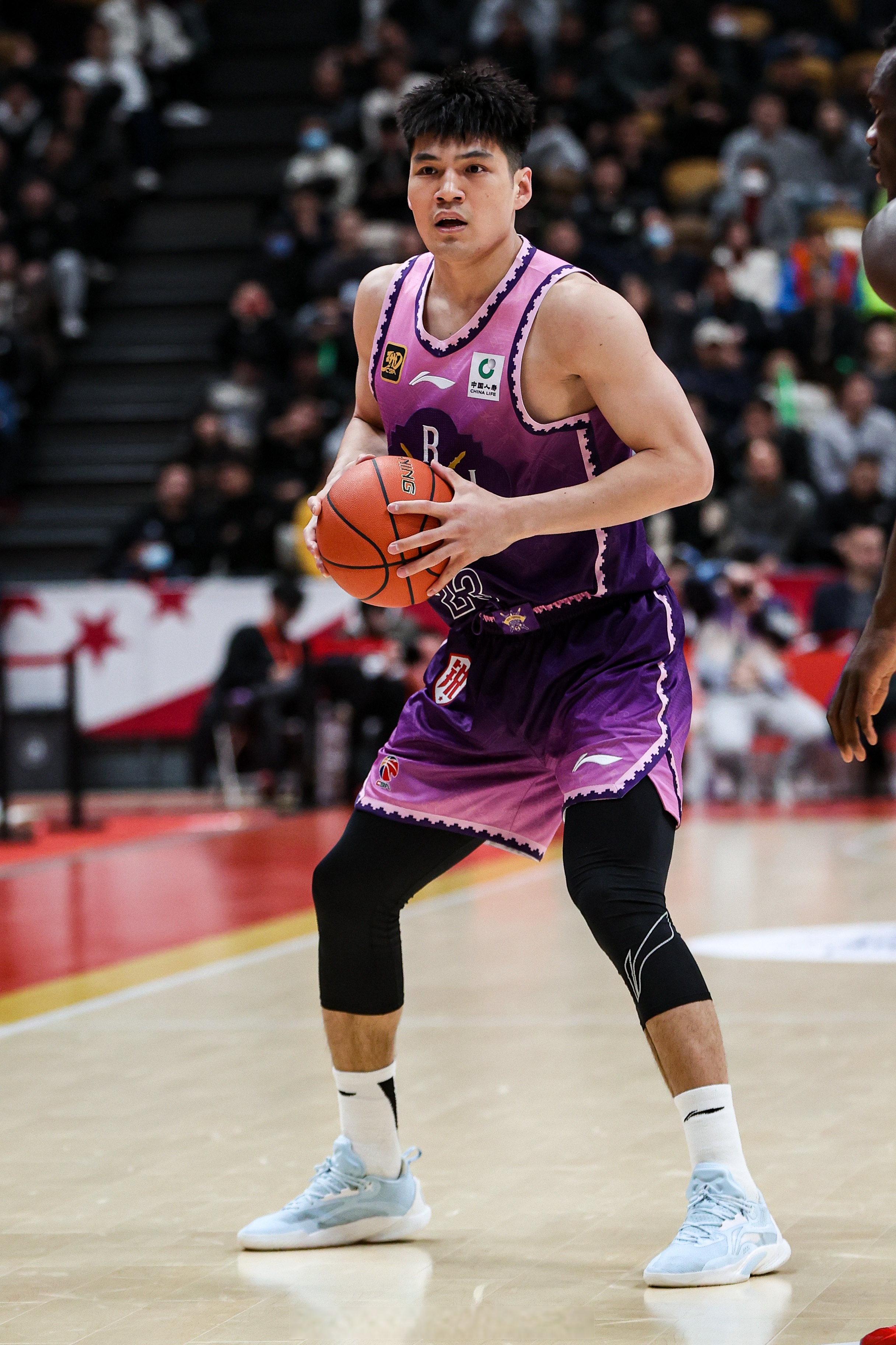 外援巨星发挥全面，带领球队获胜