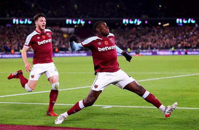 曼联主场战胜沃特福德，继续追赶