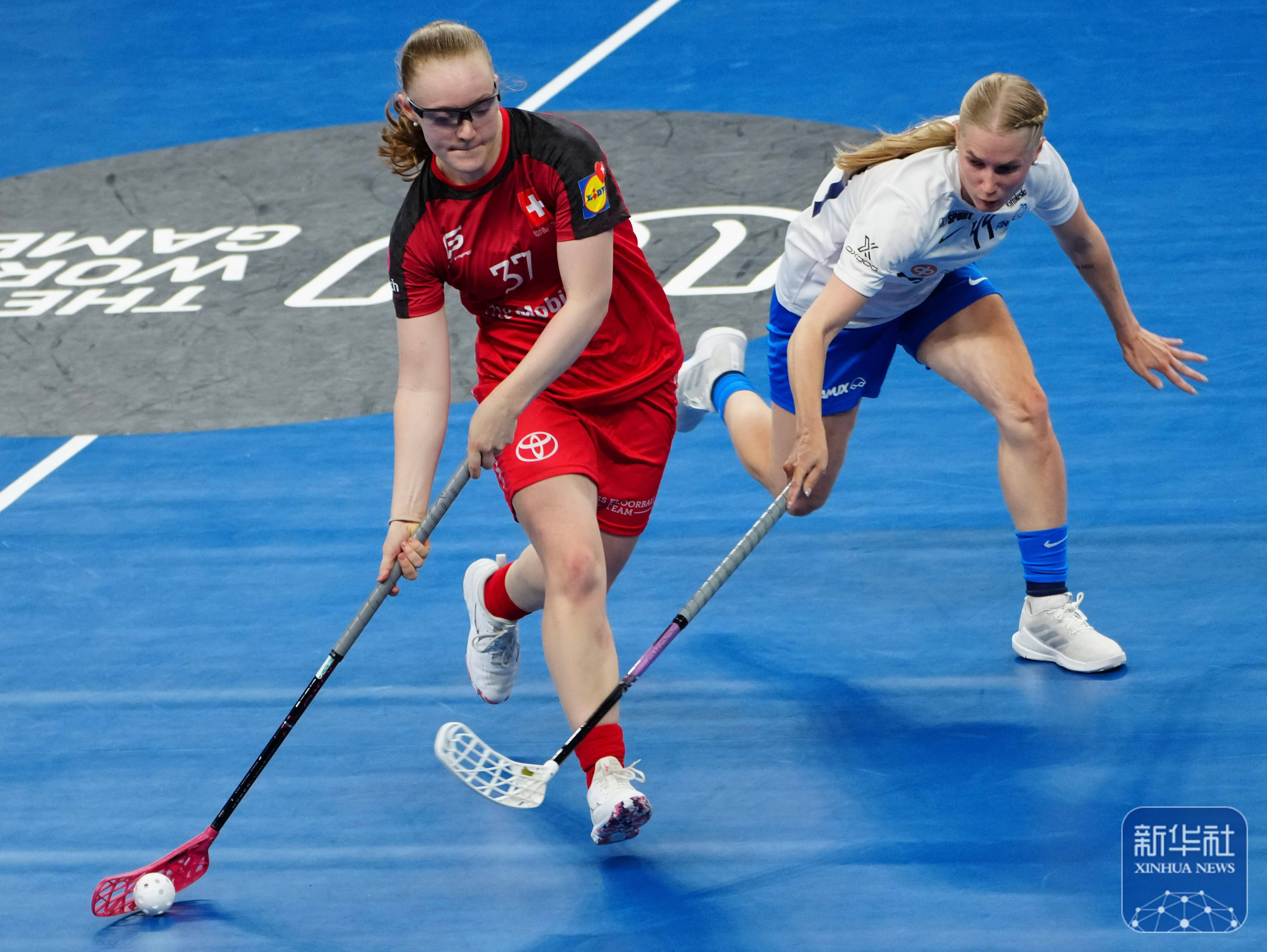 包含芬兰队备战欧洲比赛，展现无畏拼搏精神的词条