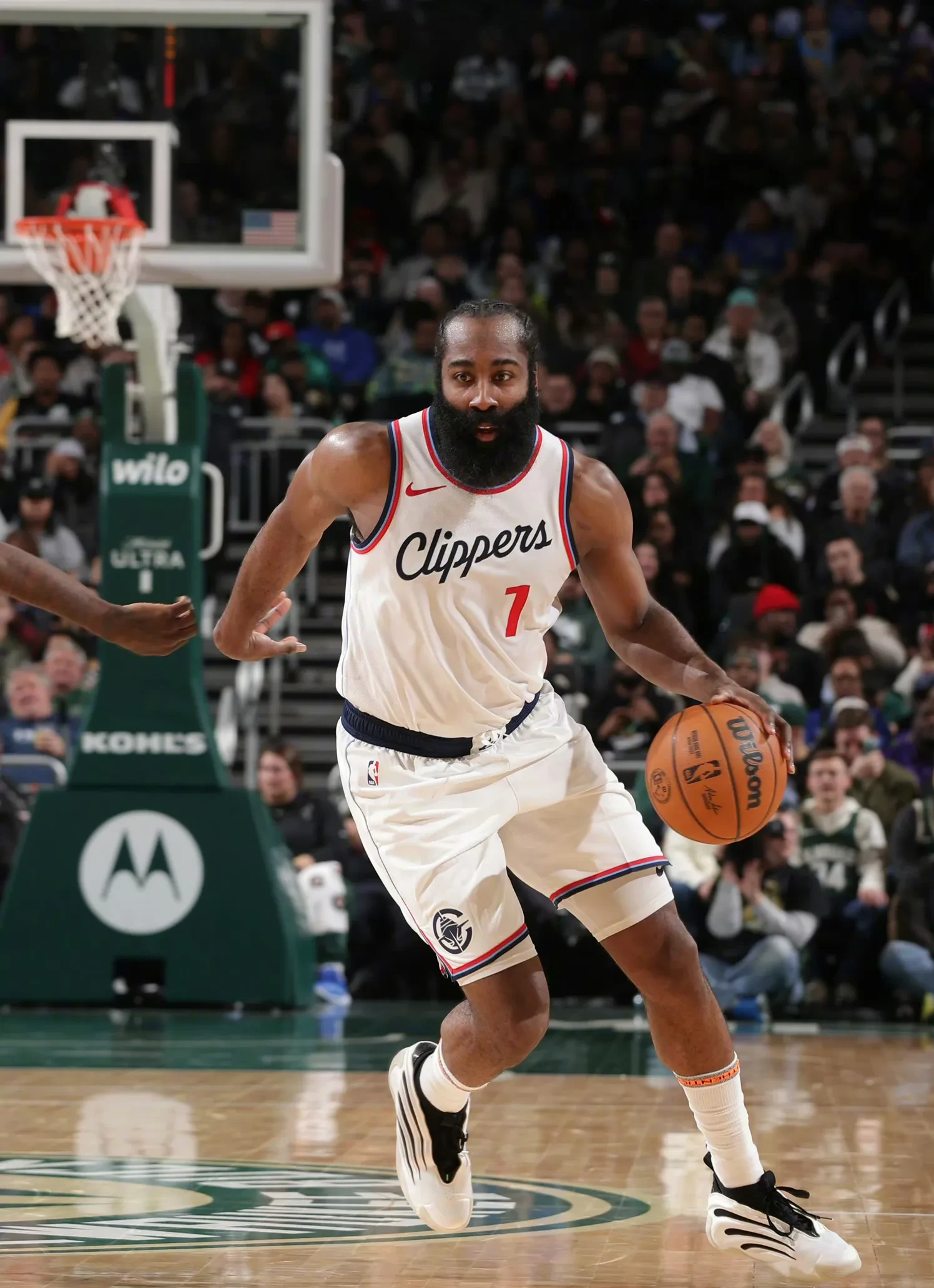 雄鹿客场击败国王，实现四连胜