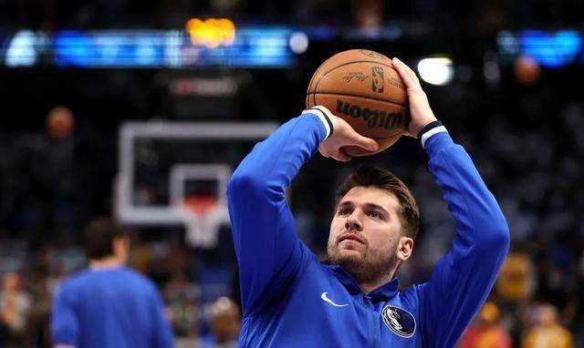 独行侠年轻球员崭露头角，引起球迷关注