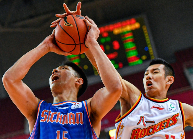 米兰体育课程-张骋宇运球灵活，助球队取胜